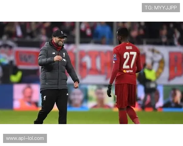 横梁阻挡必进球，卡萨多远射中框与进球失之交臂